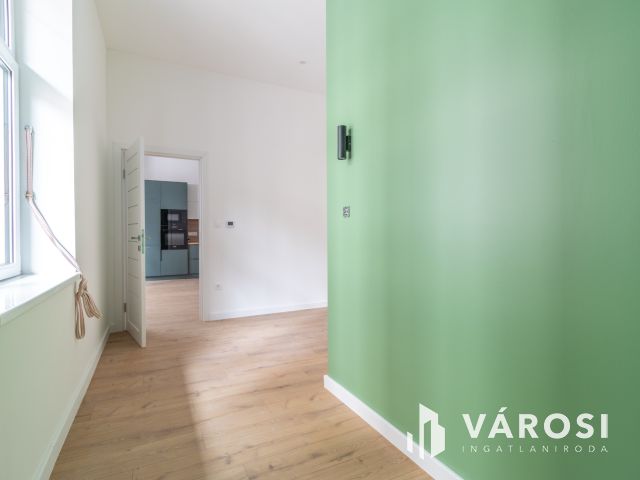 Modern okosotthon eladó a Visegrádi utca elején!