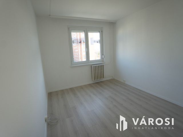 Világos, igényesen felújított lakás Marcalváros