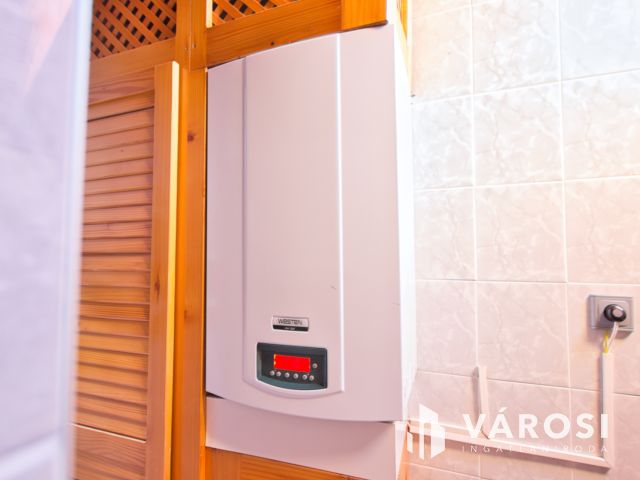 160 m2-es, családi-sorház a Csaba Park környékén eladó