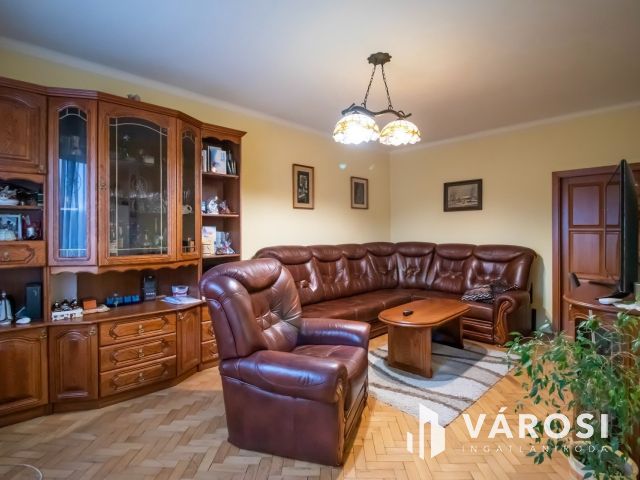 Kertvárosi nappali+2 szobás gyönyörű lakás