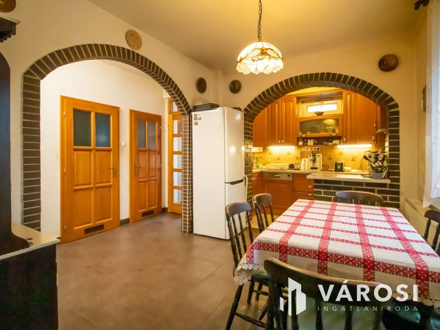 Kertvárosi nappali+2 szobás gyönyörű lakás