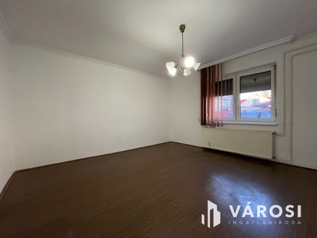 Debreceni 2 szobás jó ház, csendes kis utcában eladó!