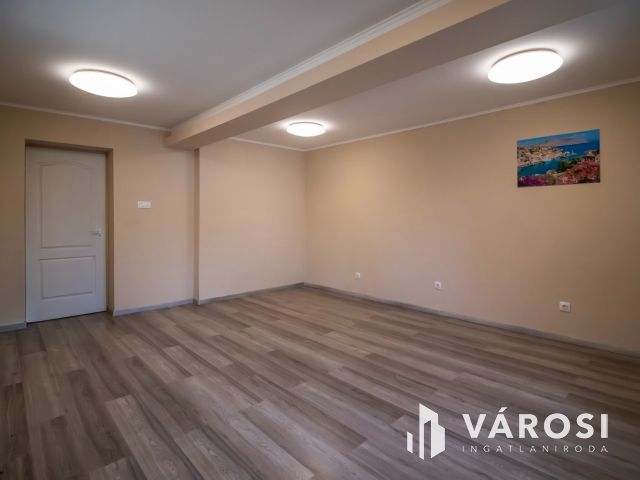 Frissen felújított 3 szobás velencei családi ház