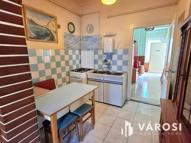 Két utcára nyíló kétszintes sorház