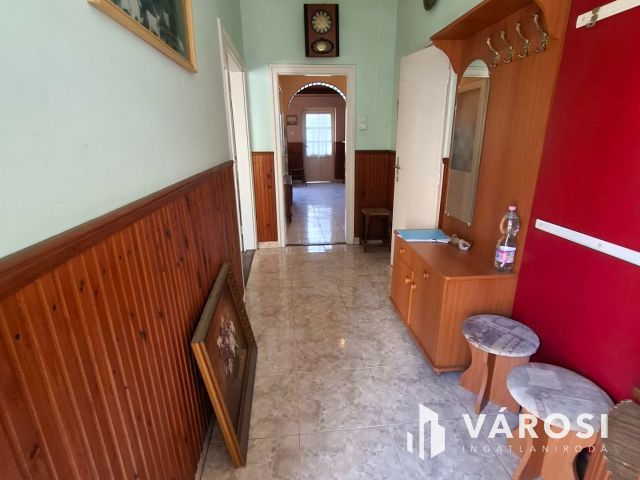 Két utcára nyíló kétszintes sorház