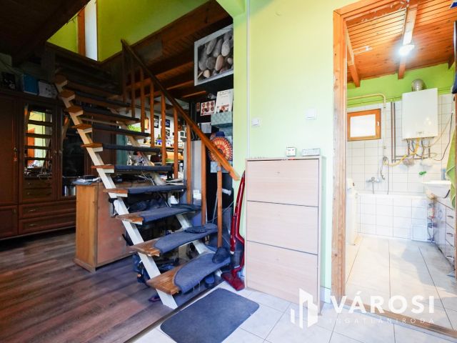 Remek házrész központi elhelyezkedéssel Szigethalmon!