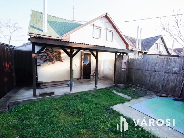 Remek házrész központi elhelyezkedéssel Szigethalmon!