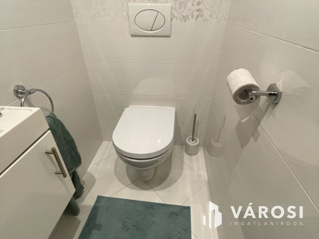 Exkluzív, kertkapcsolatos lakás Újszegeden