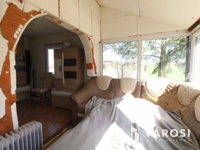 Deszki téliesített, lakható zártkert eladó.