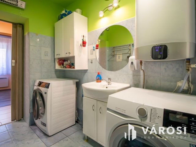 Felújított 5 szobás családi ház Dinnyésen