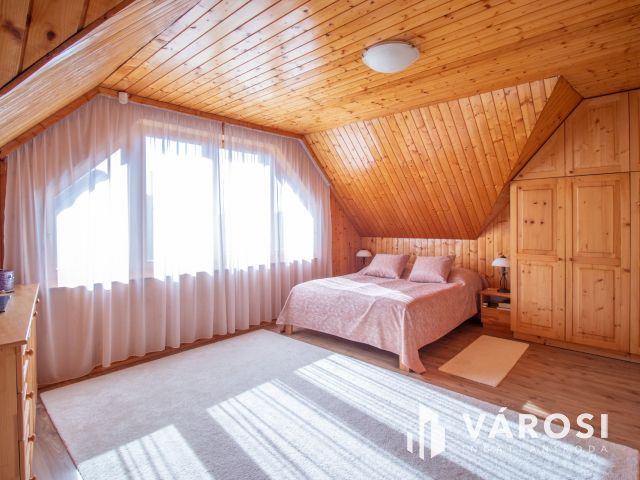 Kiváló állapotú, hőszigetelt, otthonos családi ház