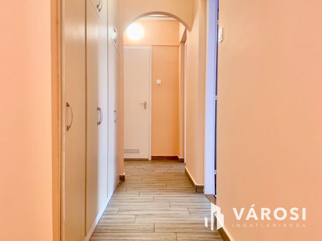 Teljeskörűen  felújított lakás az újkertben eladó