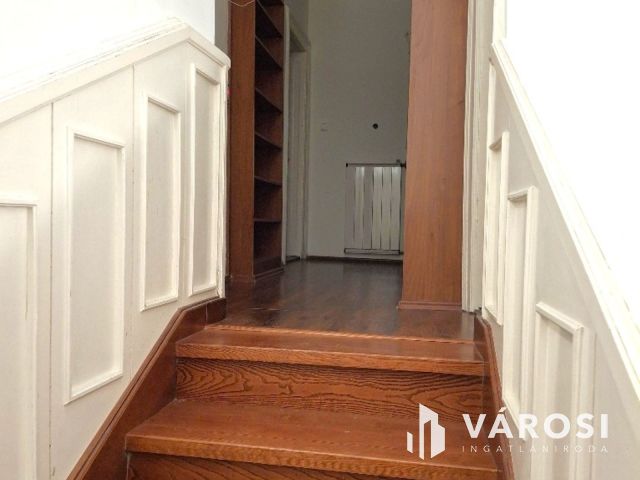 Dunai panorámás villa ősfás parkban Szentendrén