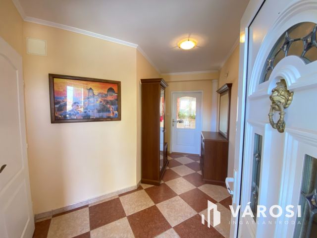 Világos, tágas családi ház nagy kerttel Győrújbaráton