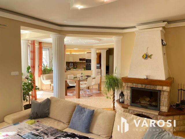 Világos, tágas családi ház nagy kerttel Győrújbaráton