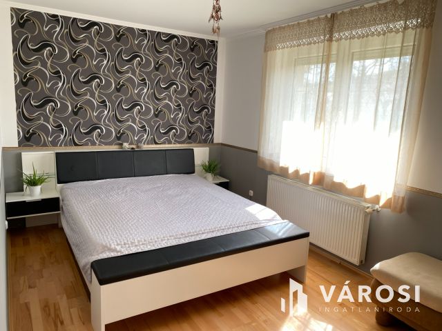 Világos, tágas családi ház nagy kerttel Győrújbaráton