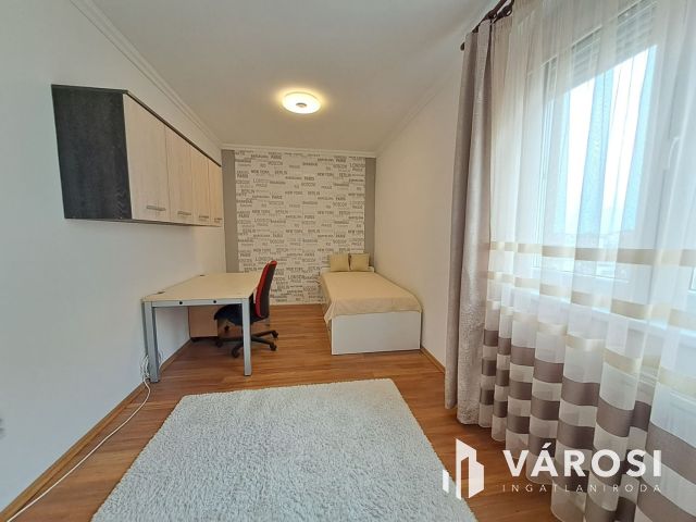 Újkerti 3 szobás panel lakás kiadó