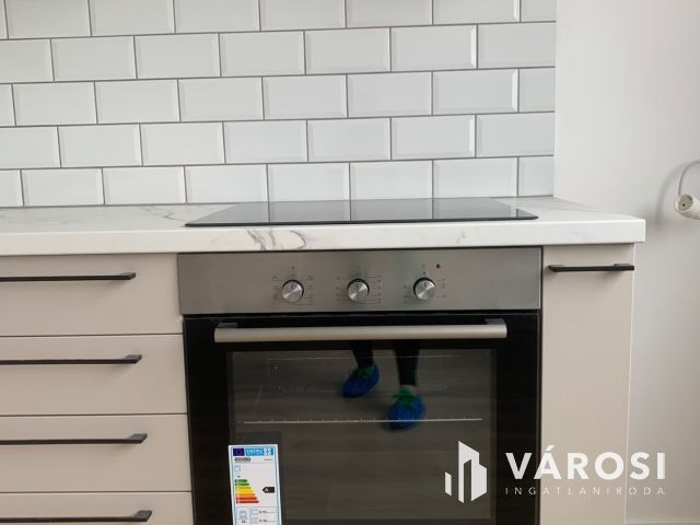 Derék utcán eladó egy  felújított, panorámás lakás