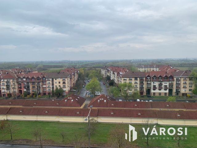 Derék utcán eladó egy  felújított, panorámás lakás