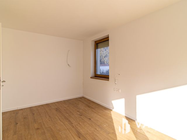 Kertkapcsolatos, medencés, 3 szobás lakás eladó  "Tomajon"