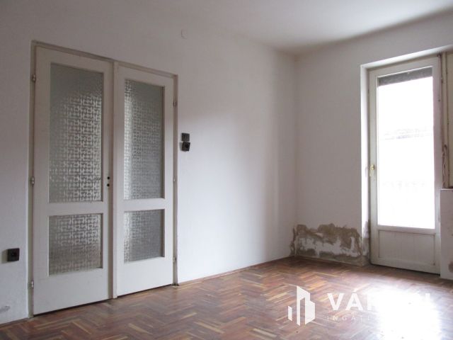 Kétszintes családi ház Dejtár központjához közel