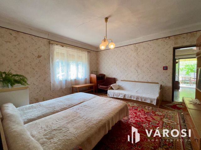 Felújítandó kádár kocka Balatonszárszón