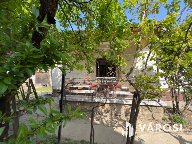 Felújítandó kádár kocka Balatonszárszón