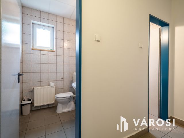 Kiadó, földszinti, napfényes iroda Zuglóban |