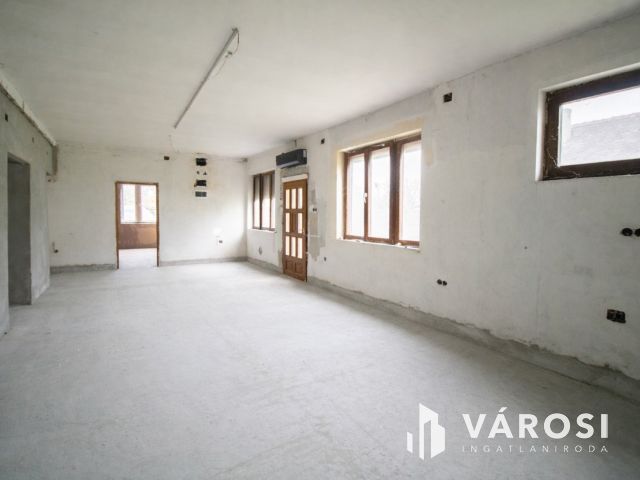 Modern elrendezés, jó ár Nagyszénáson