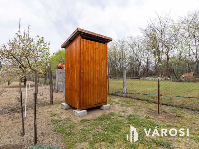 Művelés alól kivont zártkert, Szentmártonkátán eladó