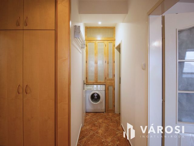 Kiadó 75 m2 Erkélyes tégla lakás Győr Belvárosában beállóval
