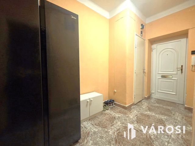 Árzuhanás! Eladó földszinti, kétszobás lakás a Vásártérnél