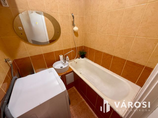 Felújított, 1.emeleti, 1 szobás lakás eladó!